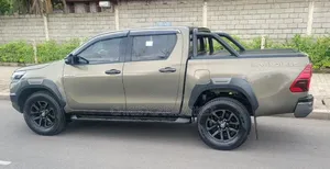 Toyota Hilux 2022 Gray