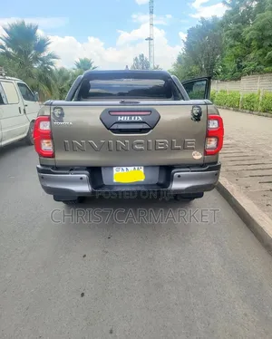 Toyota Hilux 2022 Gray