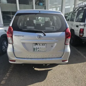 Toyota Avanza 2013 Orange