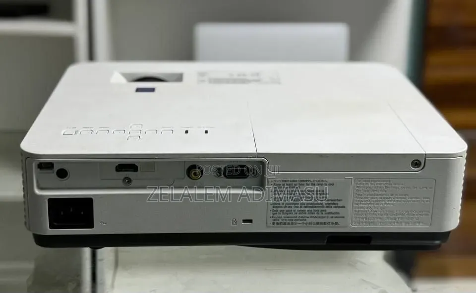 Soensony Projector Model Name VPL-Dx221 Hardwa