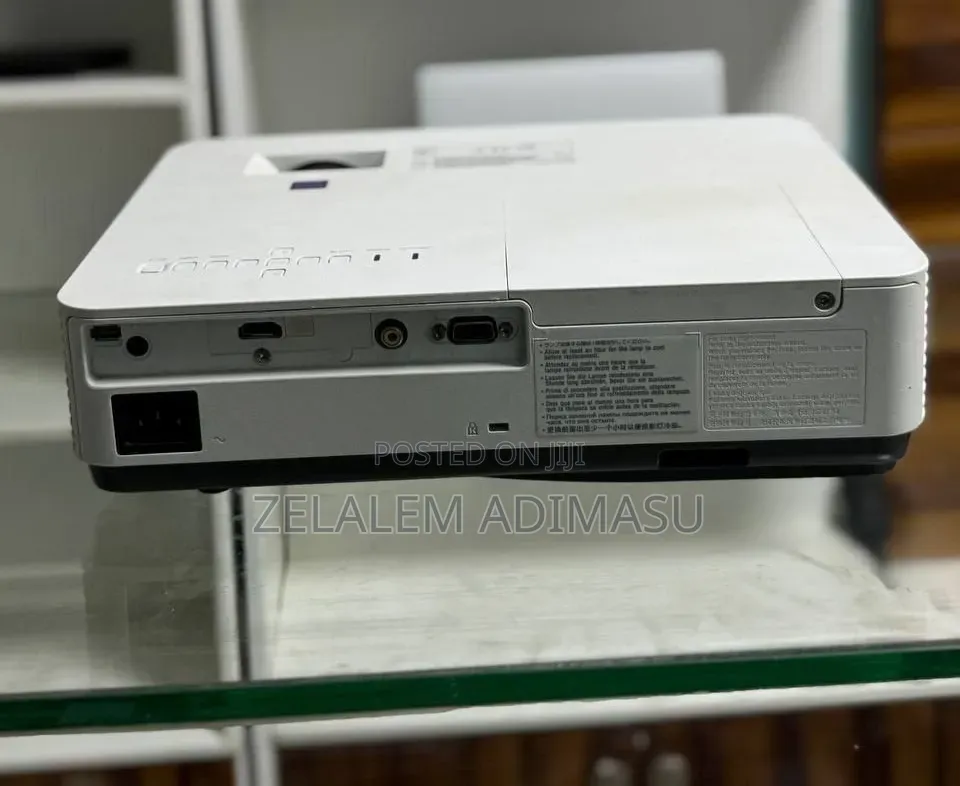 Soensony Projector Model Name VPL-Dx221 Hardwa