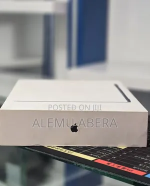 New Laptop Apple MacBook Air 2025 M4 16GB Apple M4 SSD 256GB