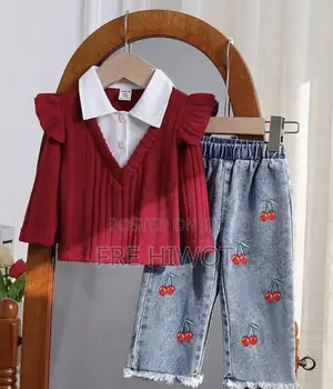 2pcs Cute Red 2 in 1 Knit Top Strawberry Embroidery Jeans Set
