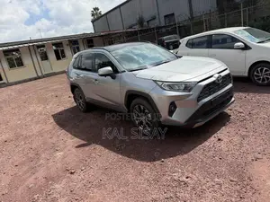 Toyota RAV4 2022 Silver