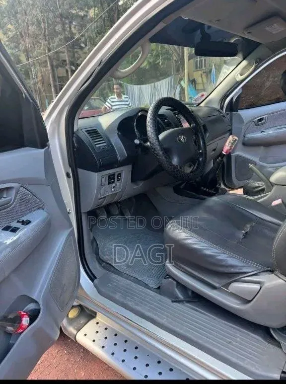 Toyota Hilux 2010 Silver