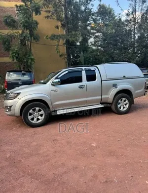 Toyota Hilux 2010 Silver