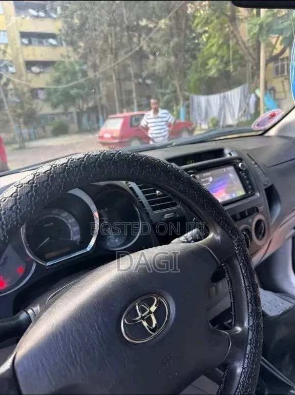 Toyota Hilux 2010 Silver