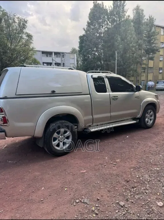 Toyota Hilux 2010 Silver