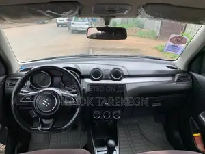 Suzuki Swift 2021 Silver