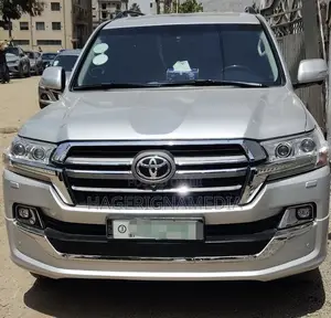 Toyota Land Cruiser 2019 White