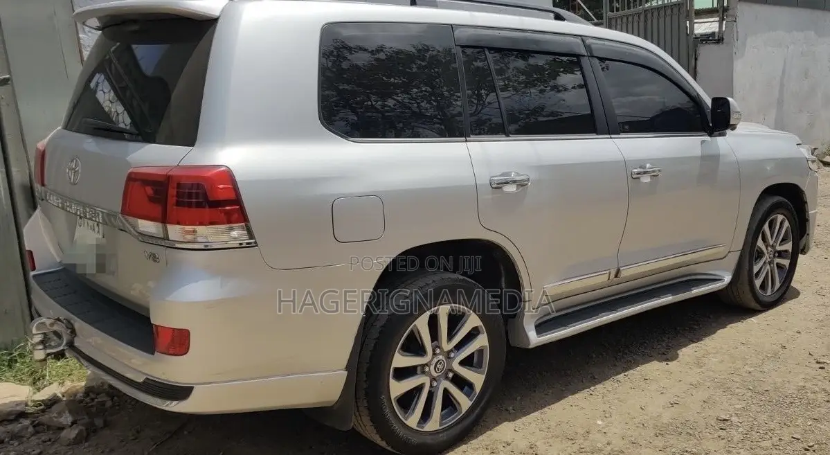 Toyota Land Cruiser 2019 White