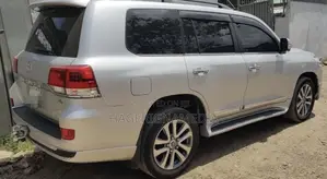 Toyota Land Cruiser 2019 White