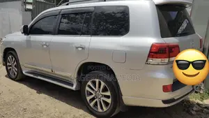 Toyota Land Cruiser 2019 White