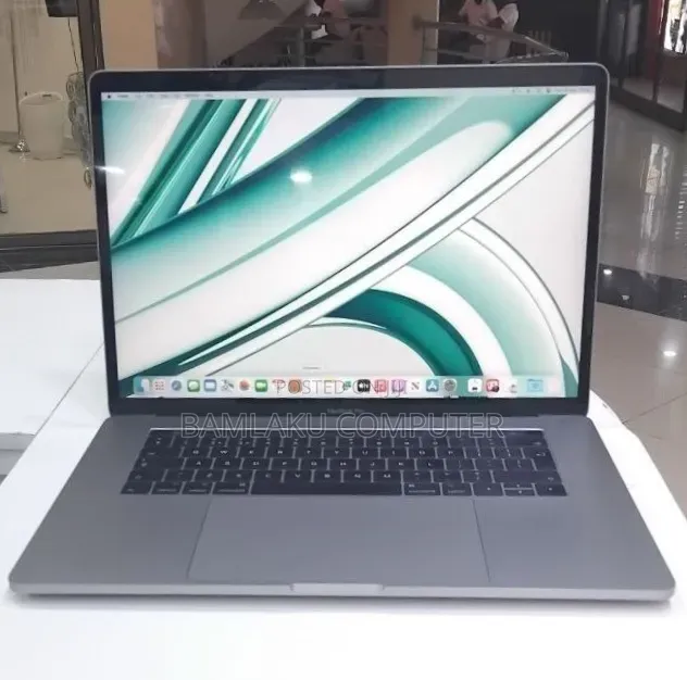 New Laptop Apple MacBook Pro 2017 16GB Intel Core i7 SSD 512GB