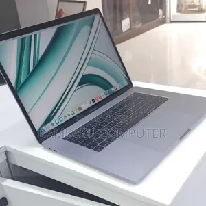 New Laptop Apple MacBook Pro 2017 16GB Intel Core i7 SSD 512GB