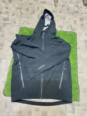 Men's Waterproof Hooded Outdoor Jacket