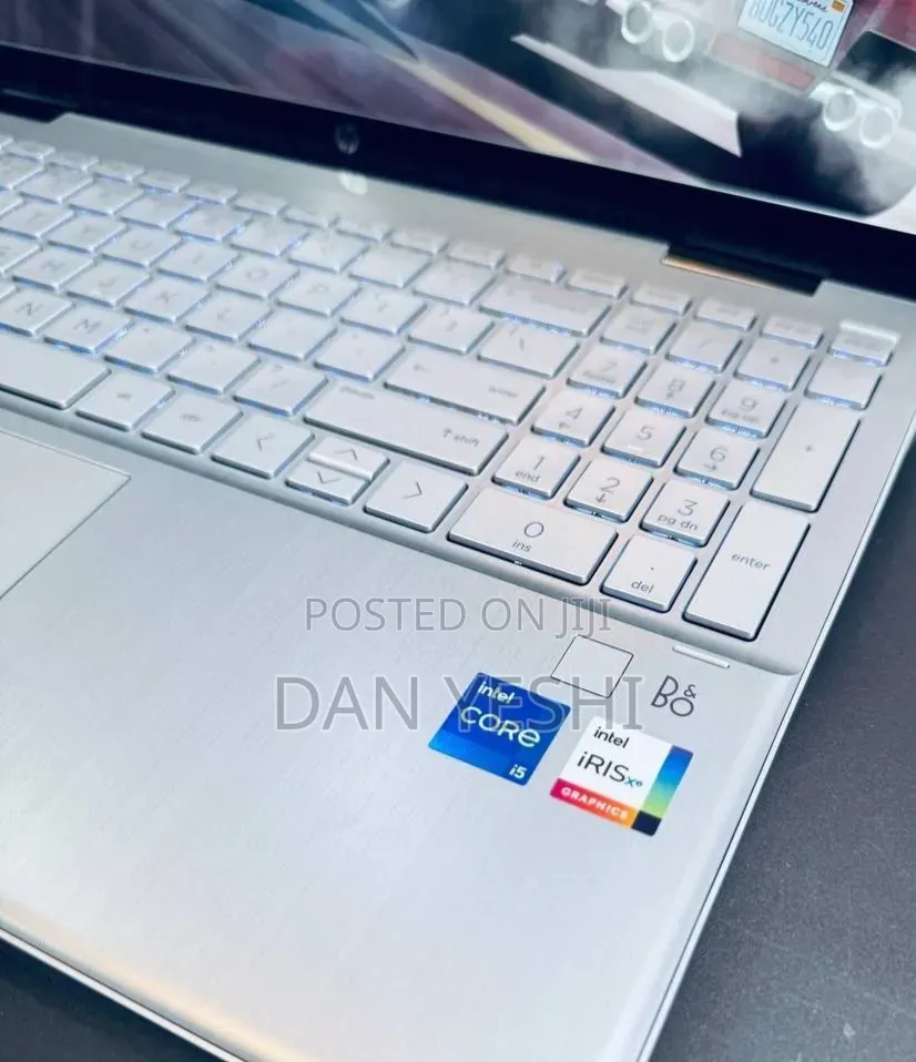 New Laptop HP Pavilion x360 8GB Intel Core i3 SSD 256GB