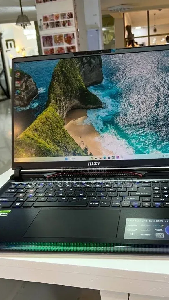 New Laptop MSI Raider GE68HX 13VI-202US 32GB Intel Core i9 SSD 1T