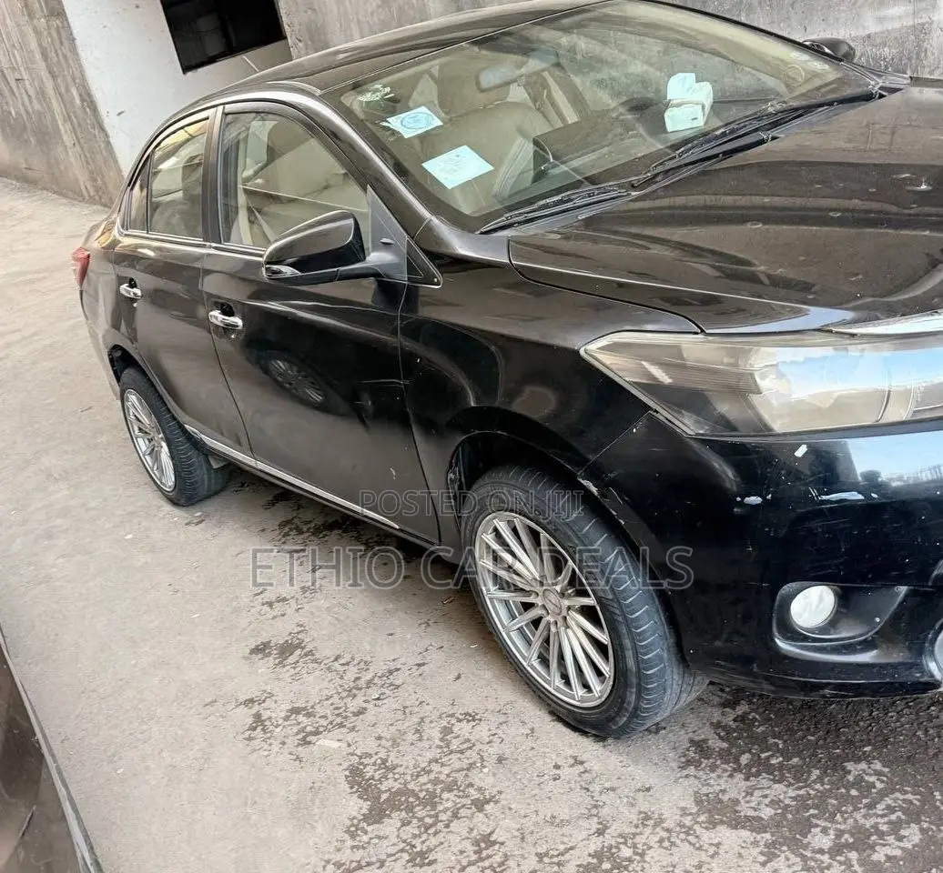 Toyota Yaris 2015 Black
