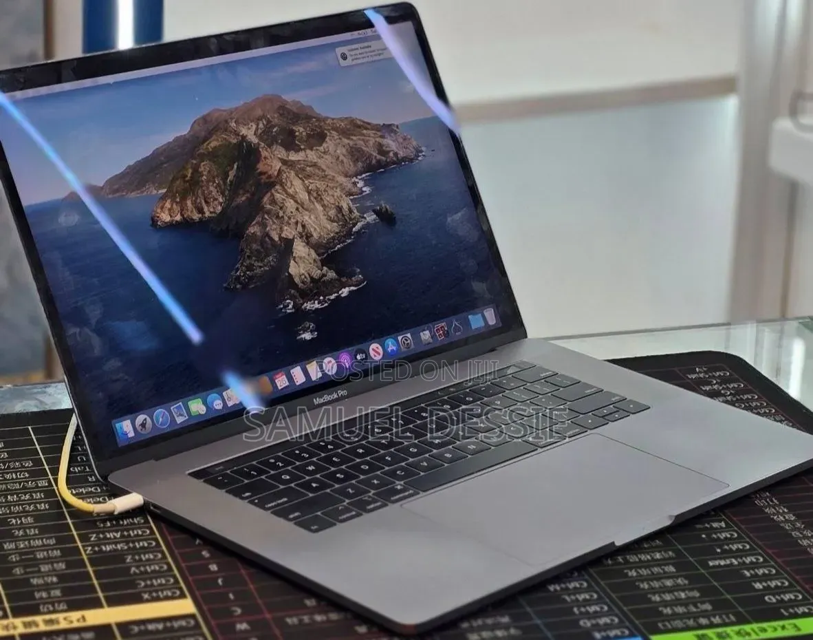 New Laptop Apple MacBook Pro 2018 32GB Intel Core i7 SSD 1T