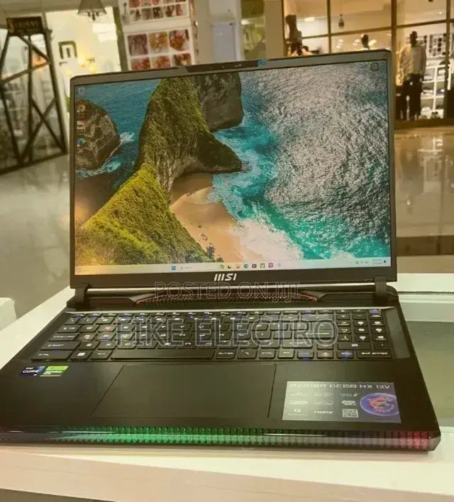 New Laptop MSI Raider GE68HX 13VI-202US 32GB Intel Core i9 SSD 1T