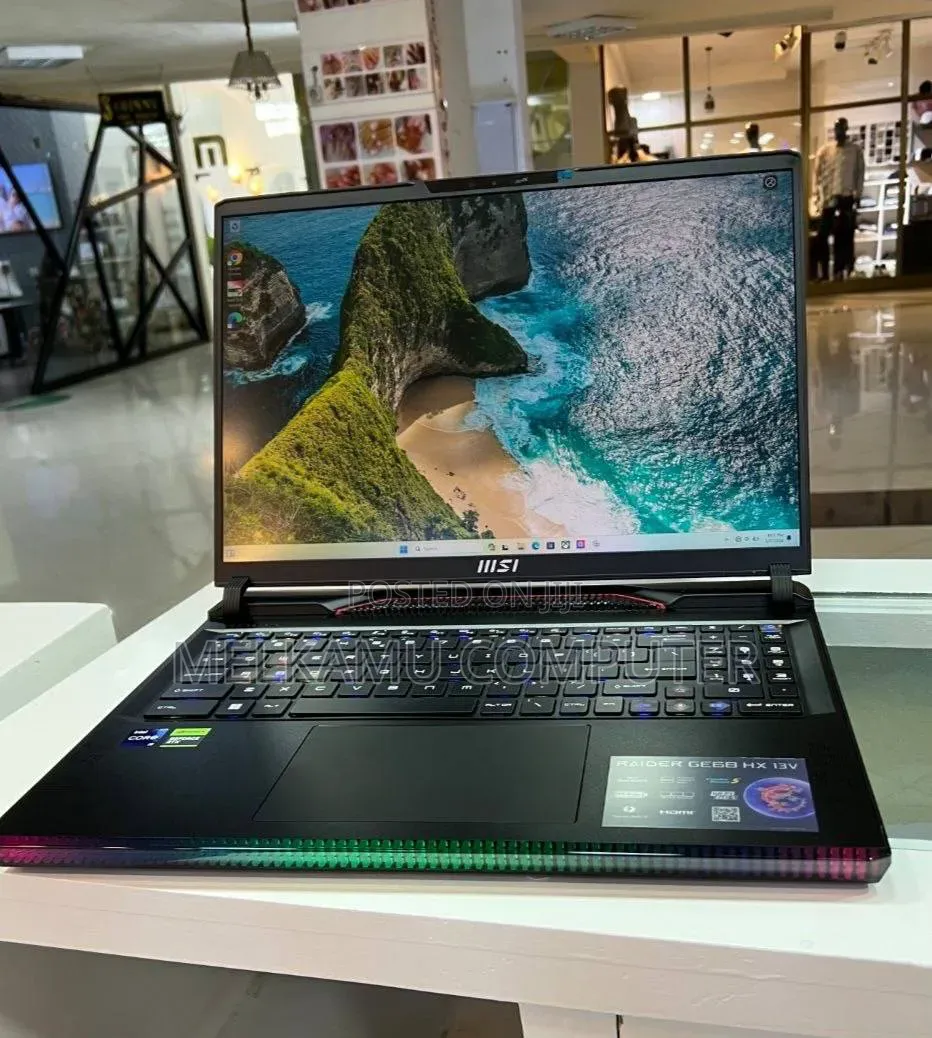 New Laptop MSI GE66 Raider 32GB Intel Core i9 SSD 1T