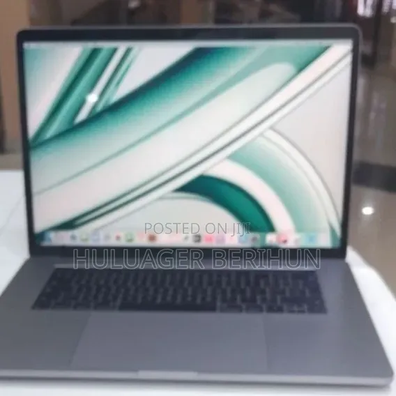 New Laptop Apple MacBook Pro 2017 16GB Intel Core i7 SSD 512GB