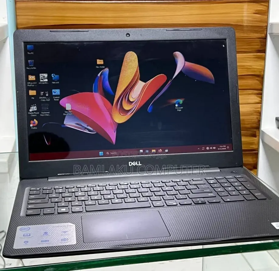 New Laptop Dell Inspiron 15 8GB Intel Core i7 SSD 256GB