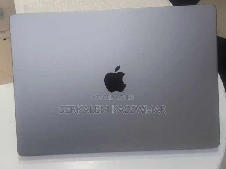 New Laptop Apple MacBook Pro 32GB Apple M1 SSD 1T