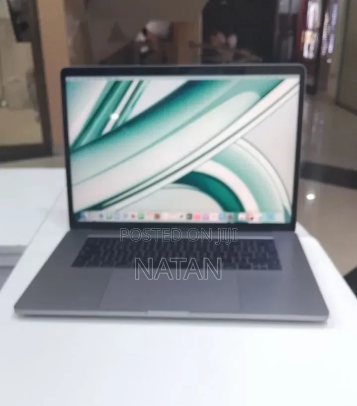New Laptop Apple MacBook Pro 2017 16GB Intel Core i7 SSD 512GB