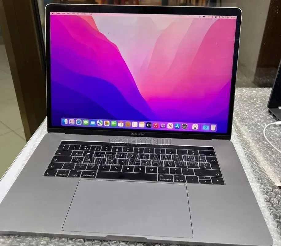 New Laptop Apple MacBook Pro 2017 16GB Intel Core i7 SSD 512GB
