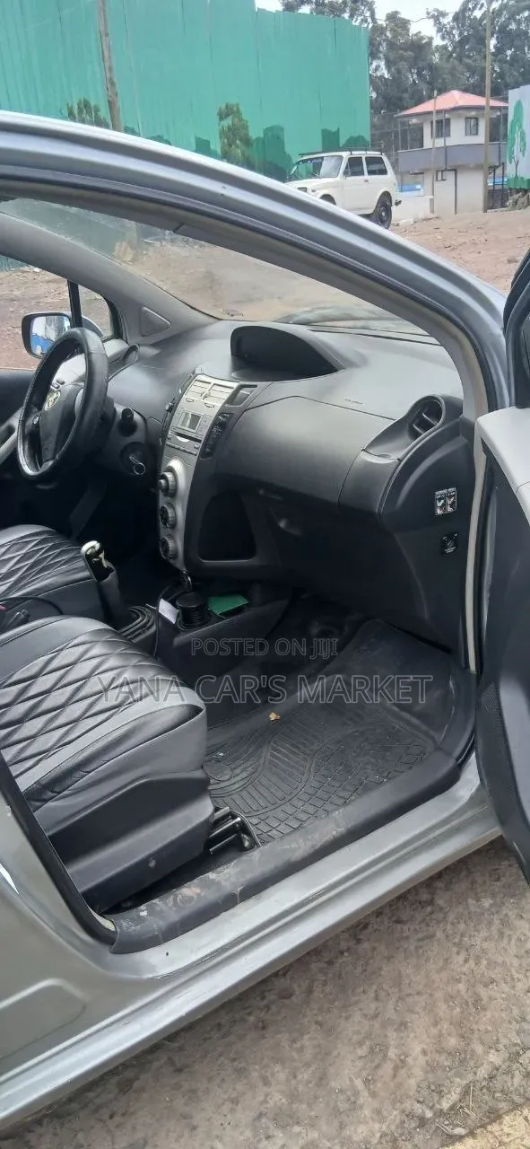 Toyota Yaris 2006 Gold
