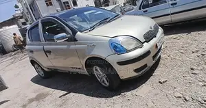Toyota Vitz 2002 Gold