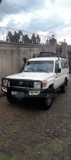 Toyota Land Cruiser 2003 White