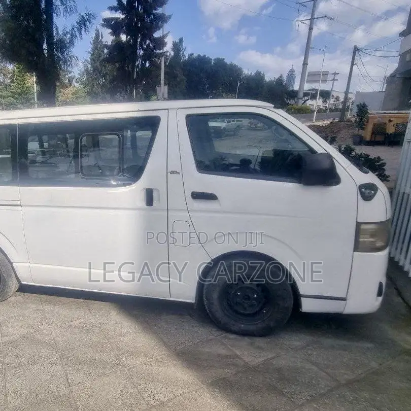 Toyota Grand HiAce 2007 White