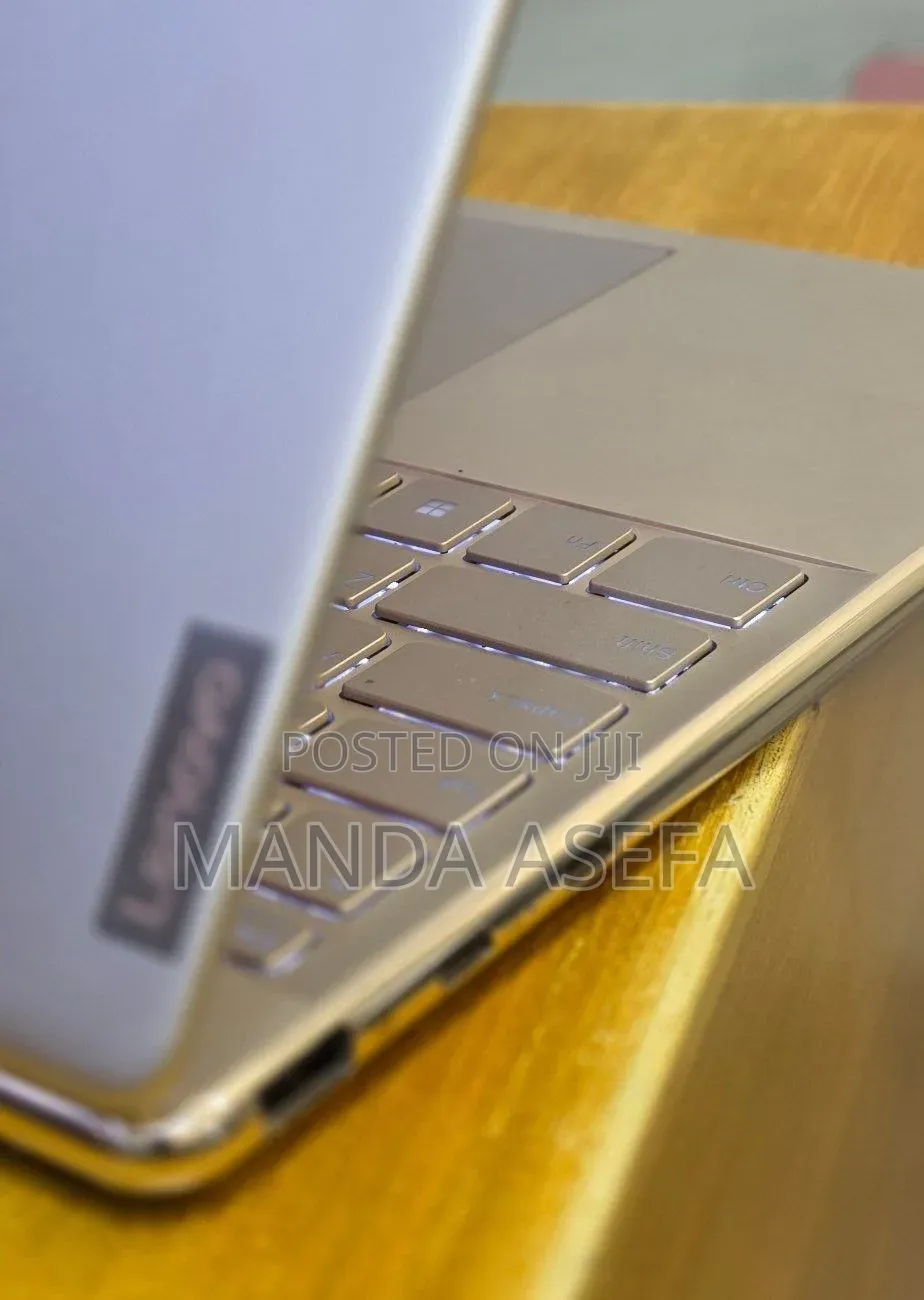 New Laptop Lenovo Yoga 9i 16GB Intel Core i7 SSD 512GB