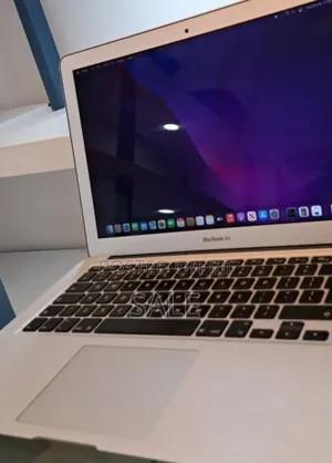New Laptop Apple MacBook Pro 2017 8GB Intel Core i5 SSD 256GB