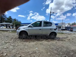 Toyota Vitz 2001 Silver