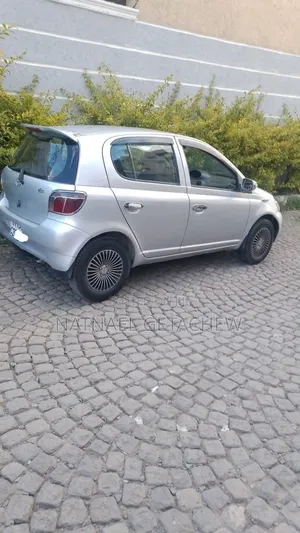 Toyota Vitz 2001 Silver