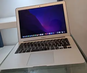 New Laptop Apple MacBook Pro 2017 8GB Intel Core i5 SSD 128GB