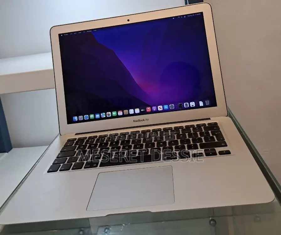 New Laptop Apple MacBook Pro 2017 8GB Intel Core i5 SSD 128GB
