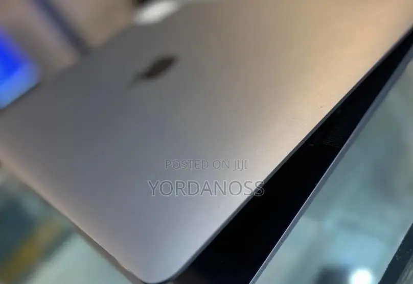 New Laptop Apple MacBook Pro 2021 M1 8GB Apple M1 SSD 256GB