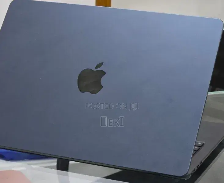New Laptop Apple MacBook Air 2025 M4 16GB Apple M4 SSD 256GB