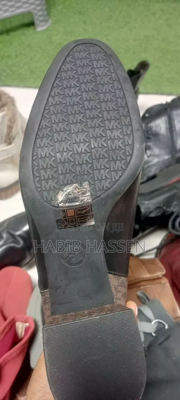 ከፍታ ያላቸዉ የሴቶች ባንዳ ጫማዎች