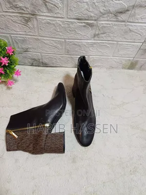 ከፍታ ያላቸዉ የሴቶች ባንዳ ጫማዎች