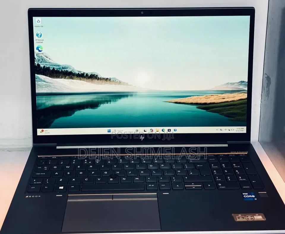 New Laptop HP ZBook Firefly G8 32GB Intel Core i7 SSD 512GB