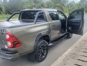 Toyota Hilux 2021 Gray