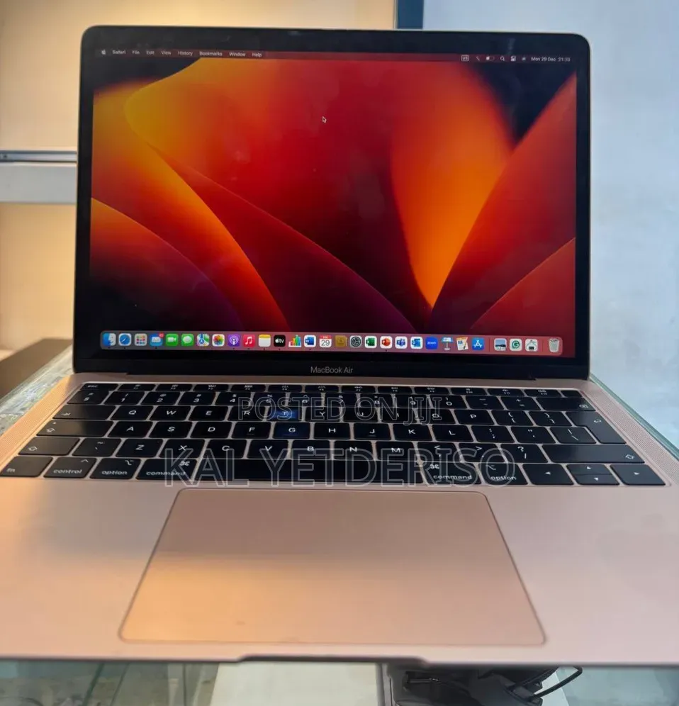 New Laptop Apple MacBook Pro 2019 8GB Intel Core i5 SSD 256GB
