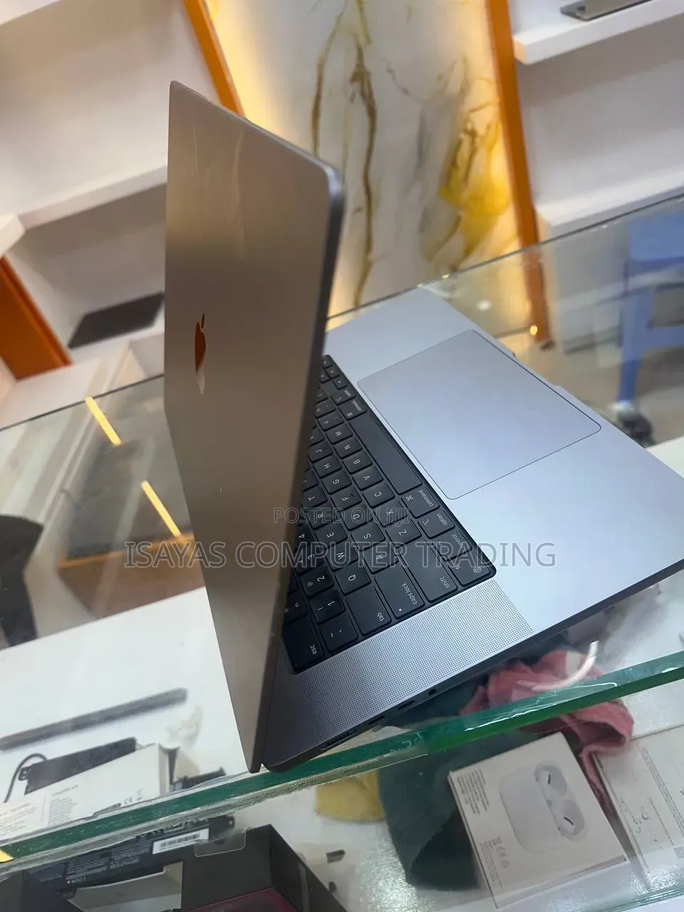 New Laptop Apple MacBook Pro 2021 M1 32GB Apple M1 Pro SSD 512GB