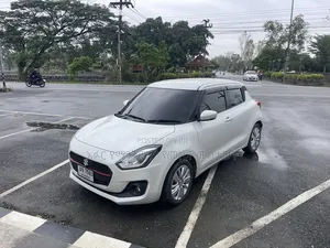 Suzuki Swift Windshield Glass/ሱዙኪ ስዊፍት የግባር መስታወት እና የበሮቹም የጀርባውም አለ